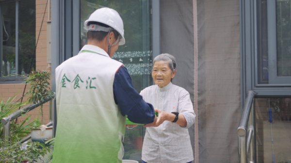 优配良品 为让农村老人“吃好饭”，沪郊这个镇政府“开了”家配餐公司
